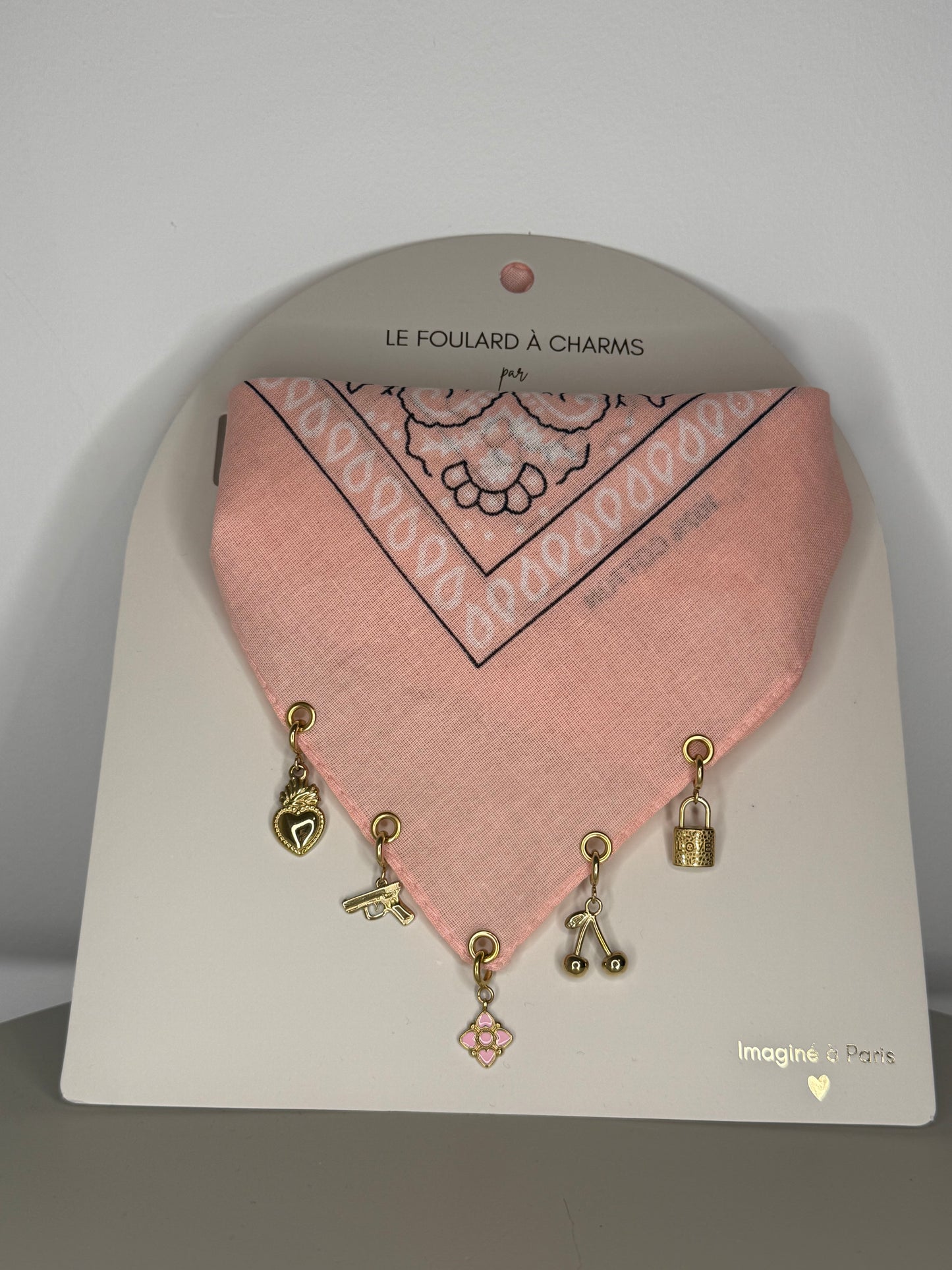 Foulard à charms