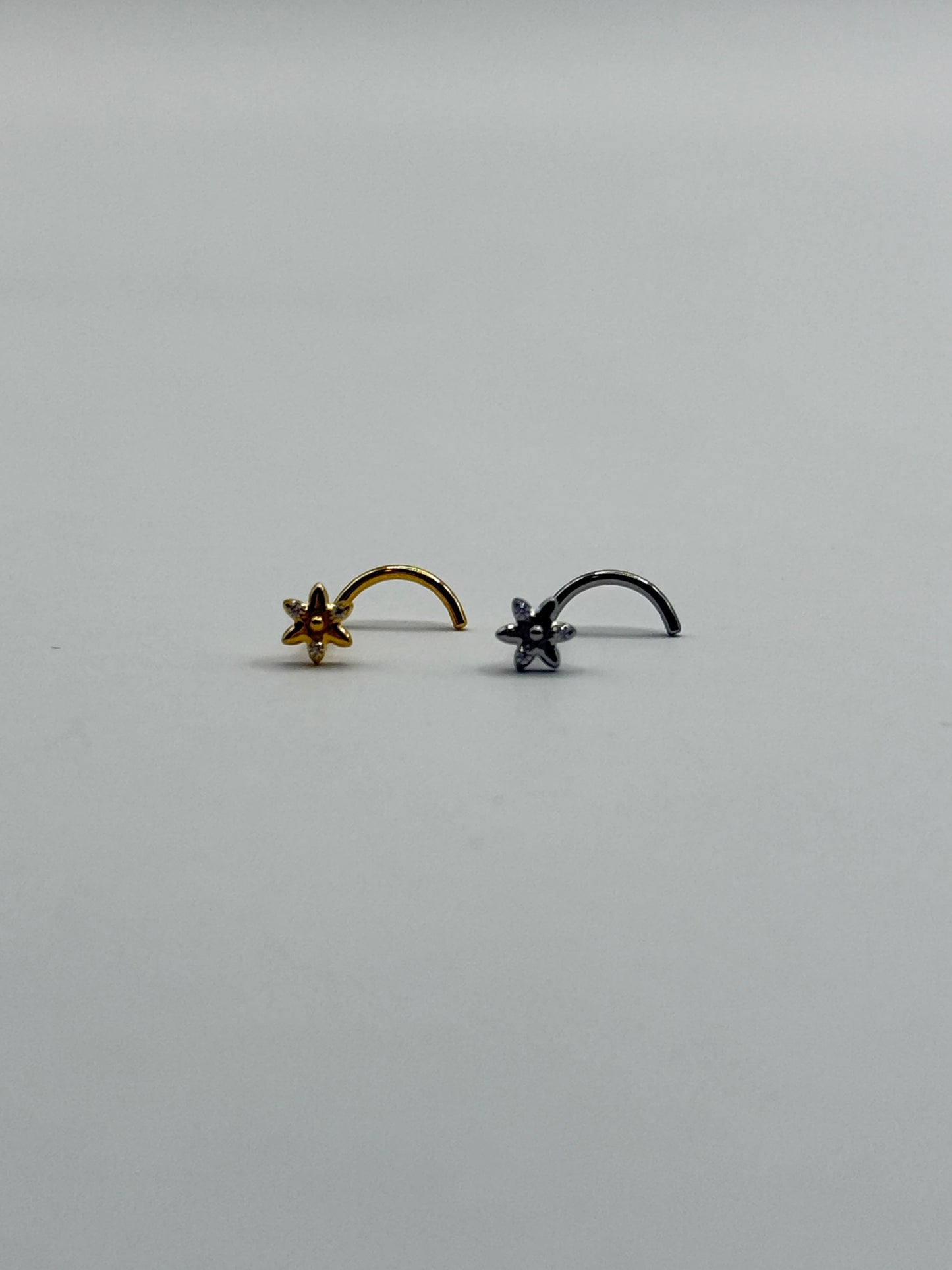 Piercing nez fleur