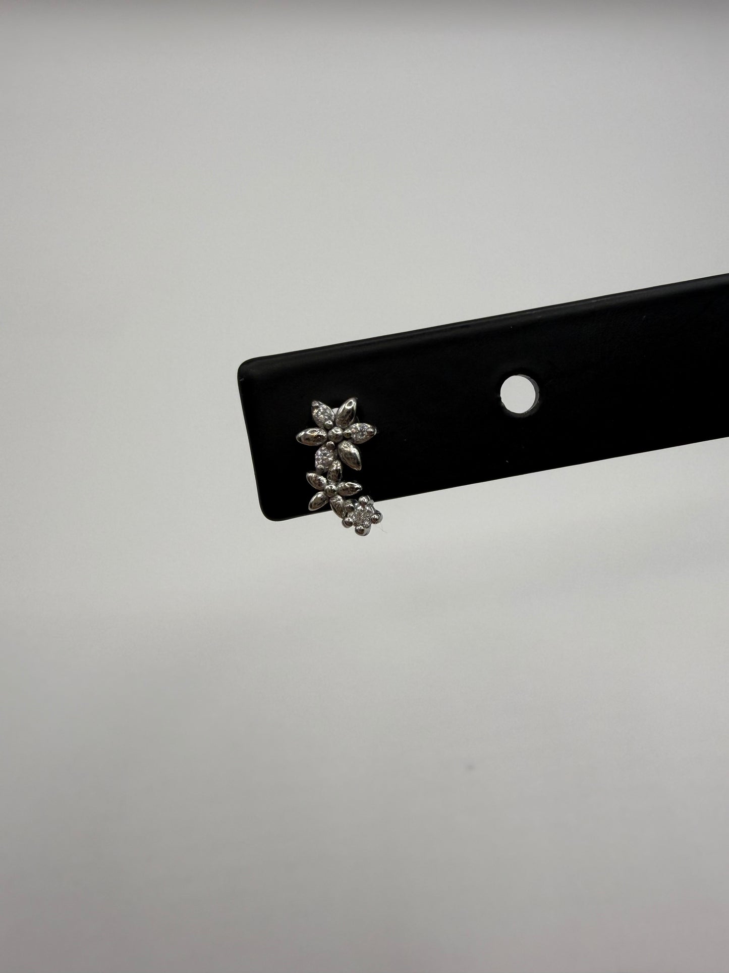 Piercing oreille fleur