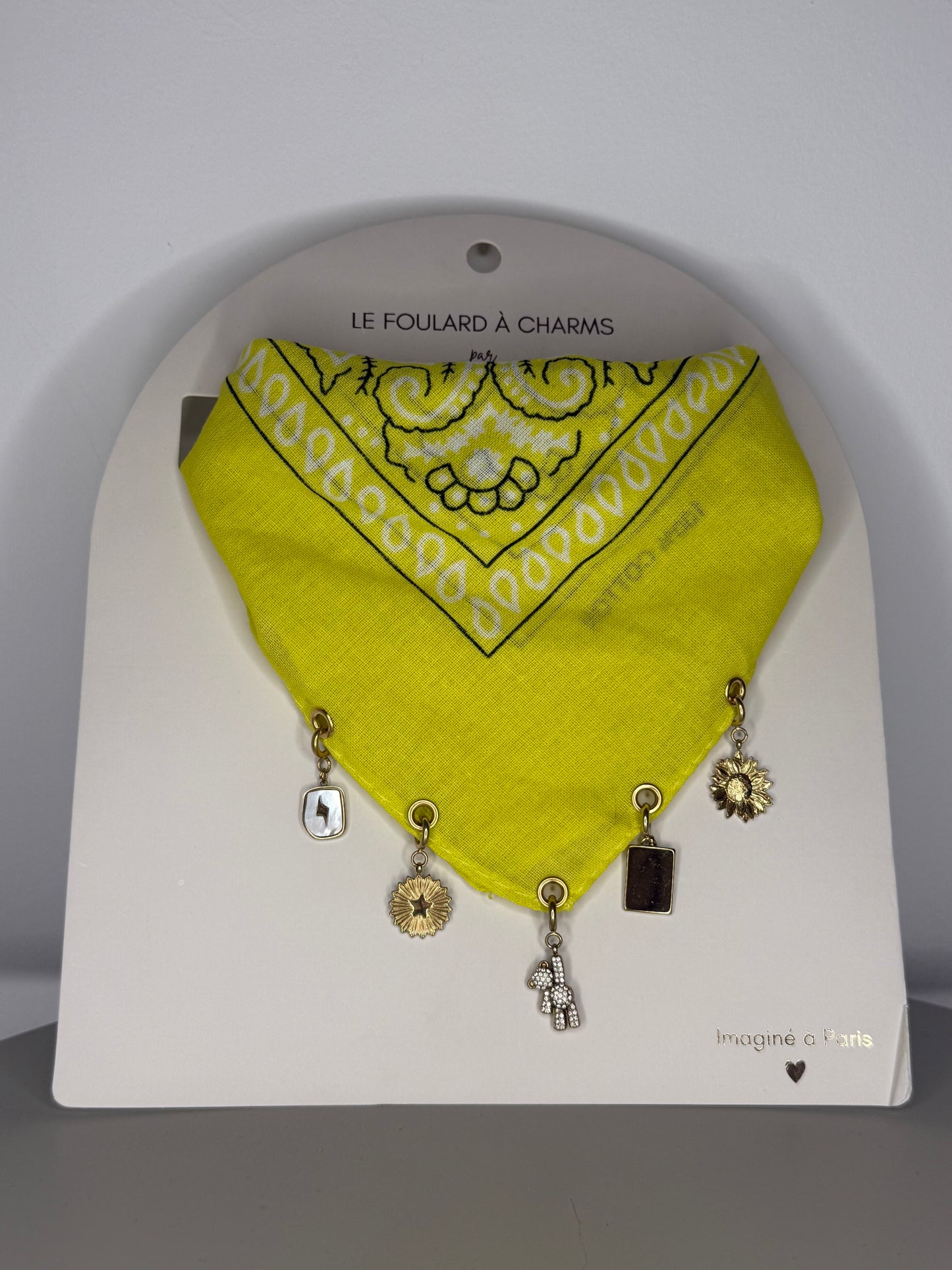 Foulard à charms