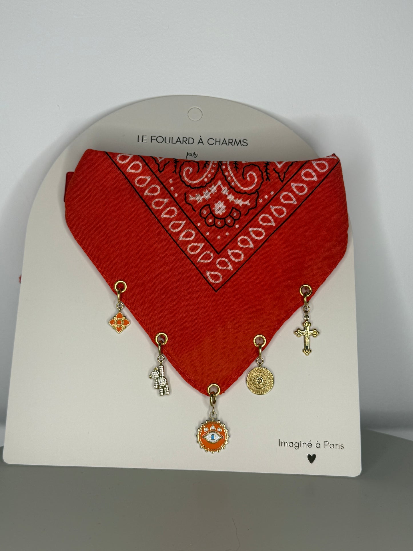 Foulard à charms